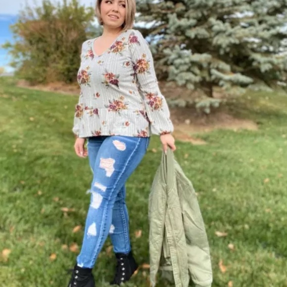 Plus Sz 3X Gray Floral Ribbed Peplum Top - Picture 5 of 11